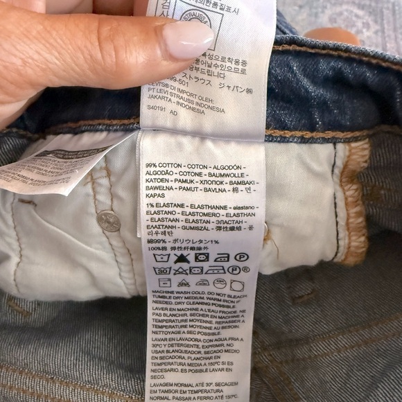 Levi's Like New Button Fly 501 Skinny Jeans High Rise in Medium Wash Size 25 - Picture 7 of 8